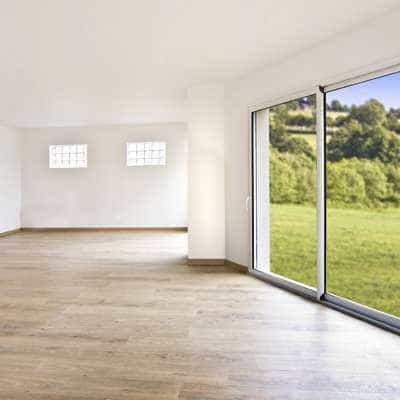 Plancher bois franc au fini chêne érodé