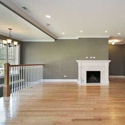 Plancher bois franc avec teinture gingembre