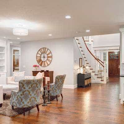 Plancher bois franc avec teinture couleur bois de rose