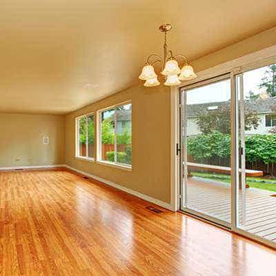 Plancher bois franc avec teinte érable antique