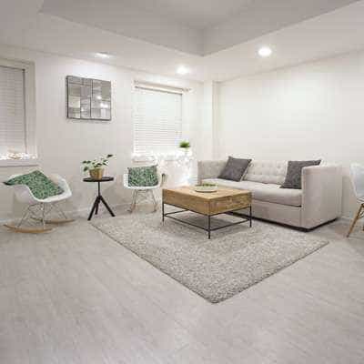 Plancher bois franc au fini chêne blanchi